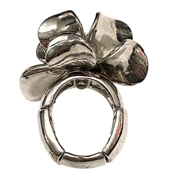 Silver Flower Rhinestone Statement Ring - Picture 3 of 3